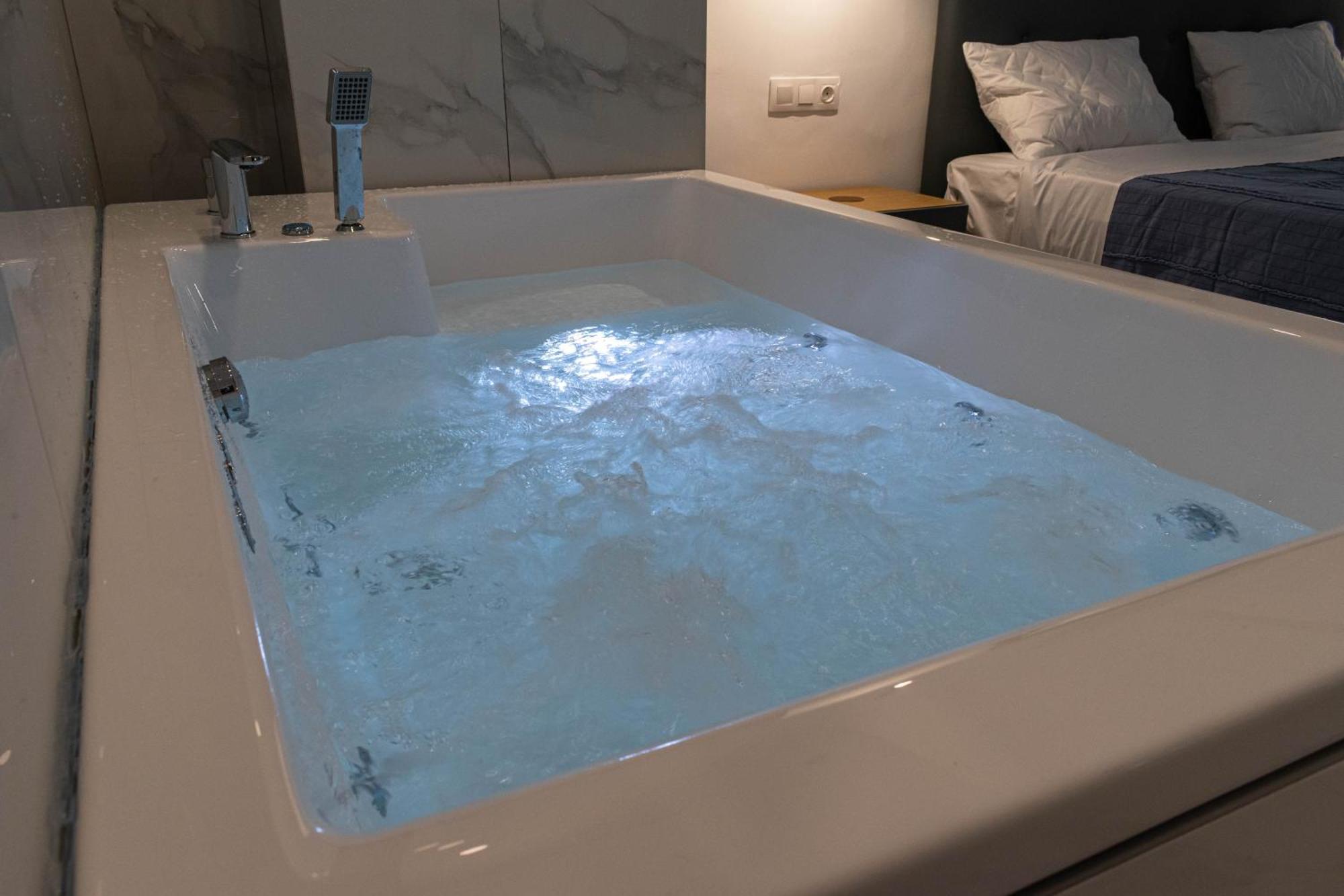 Athens Jacuzzi Apartment Luaran gambar